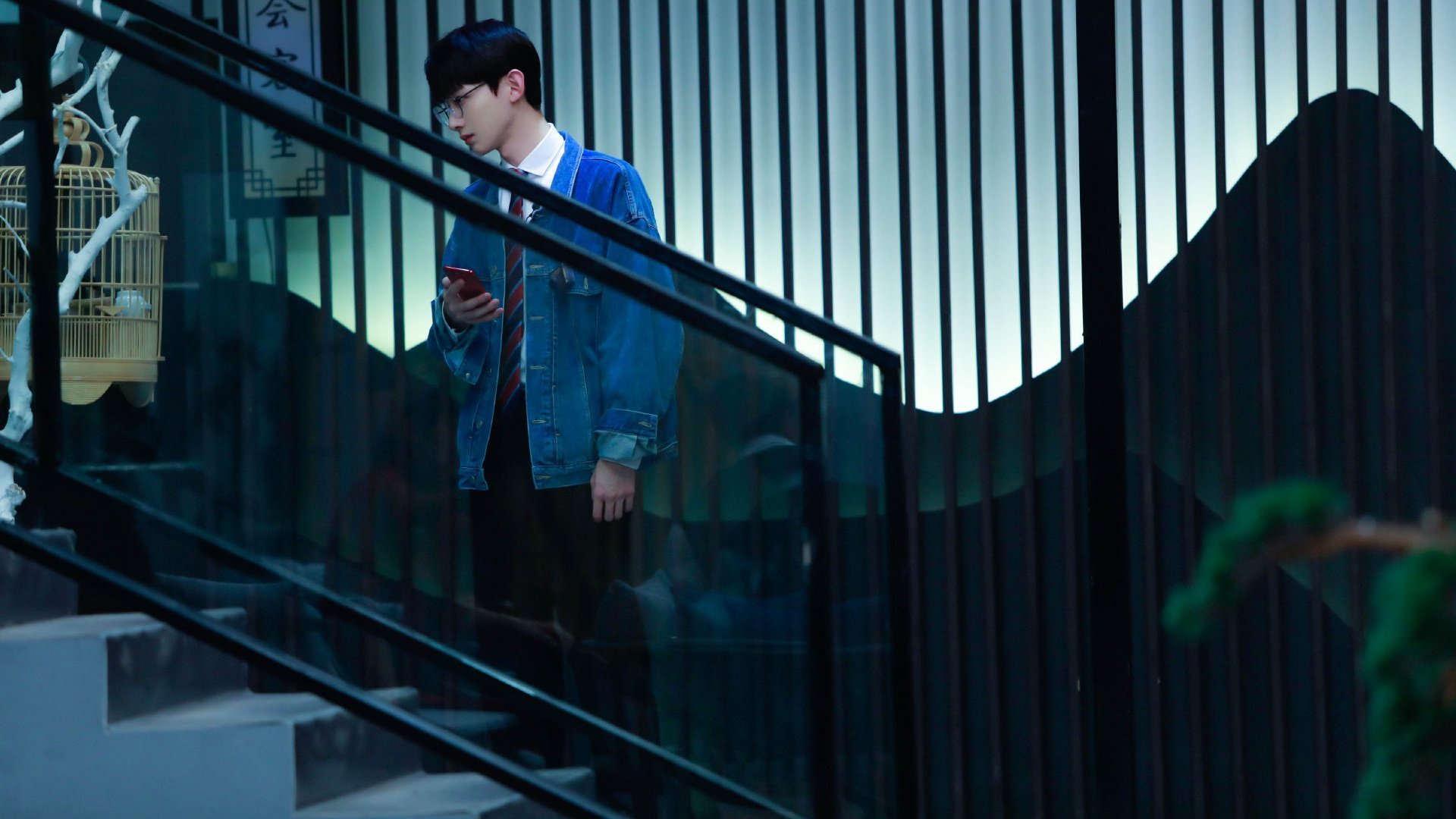 九游官网pc-室内蹦床华丽秀，空中舞者炫技表演，室内蹦床运动